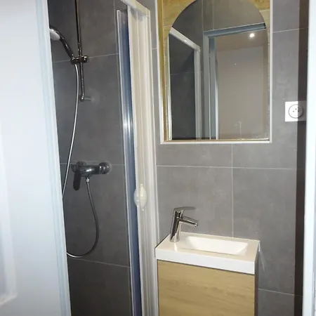 A 2 Mins Du Palais De La Musiques Et Des Congres *